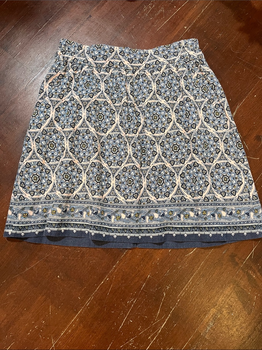 🌻3/$15🌻 LOFT Blue and Cream Mosaic Print Mini Skirt